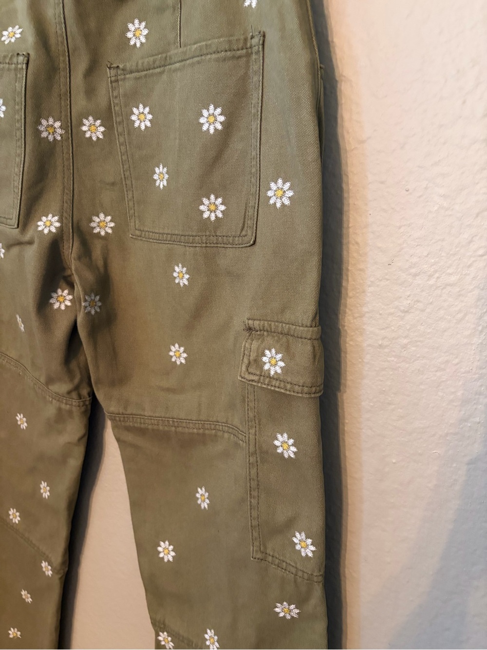 Forever 21 Olive Green Floral Cargo Straight-Leg Pants - Picture 4 of 5